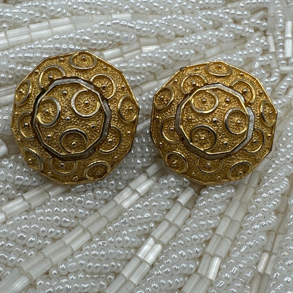 Vintage Trifari Crown gold‎ tone Earrings Clip On#373